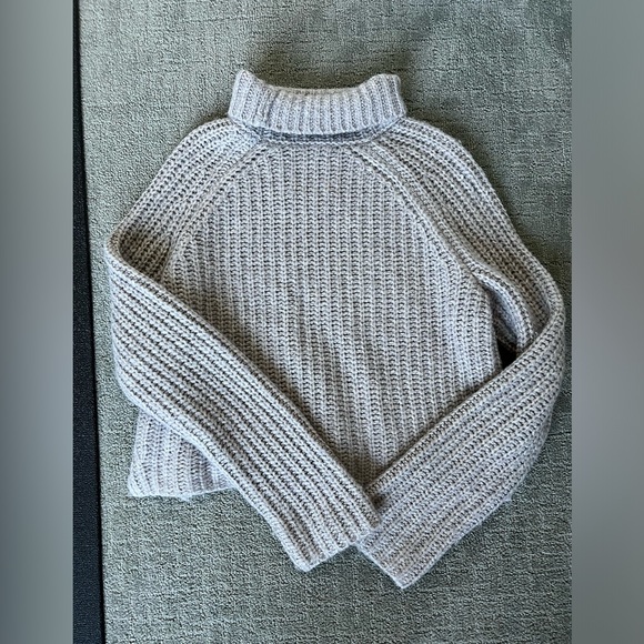 Abercrombie & Fitch Cropped Turtle Neck Sweater - Picture 3 of 6